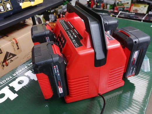 Зарядний пристрій Einhell X-Change для 4-х акумуляторів Power-X-Quattrocharger 4 A (4512102)